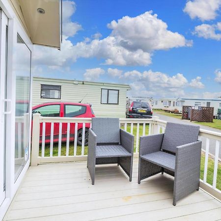 Beautiful 6 Berth Caravan By The Beach In Suffolk Ref 40076Nd Lowestoft Kültér fotó
