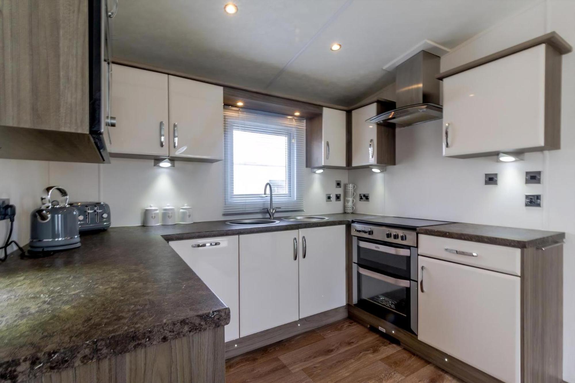 Beautiful 6 Berth Caravan By The Beach In Suffolk Ref 40076Nd Lowestoft Kültér fotó