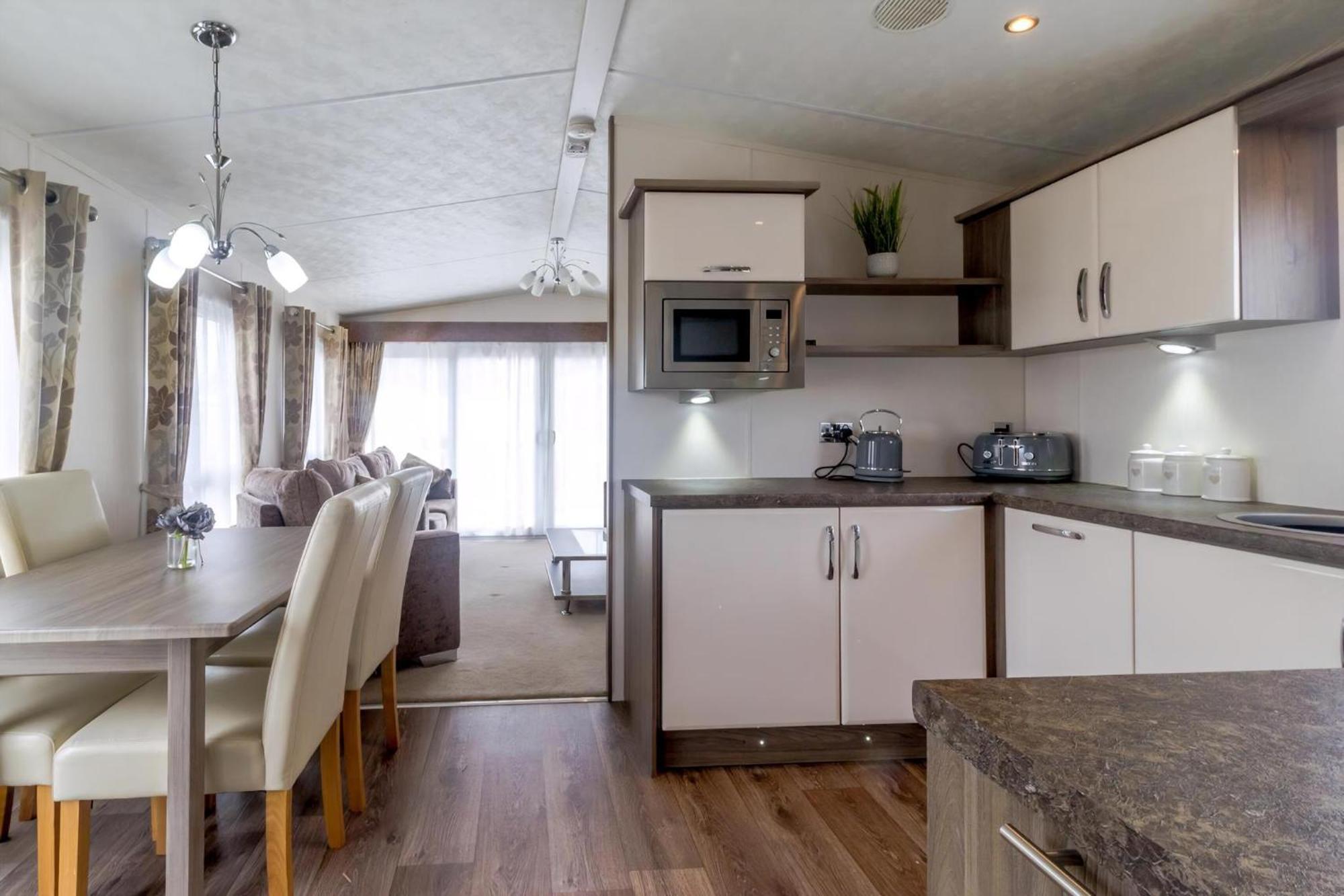 Beautiful 6 Berth Caravan By The Beach In Suffolk Ref 40076Nd Lowestoft Kültér fotó