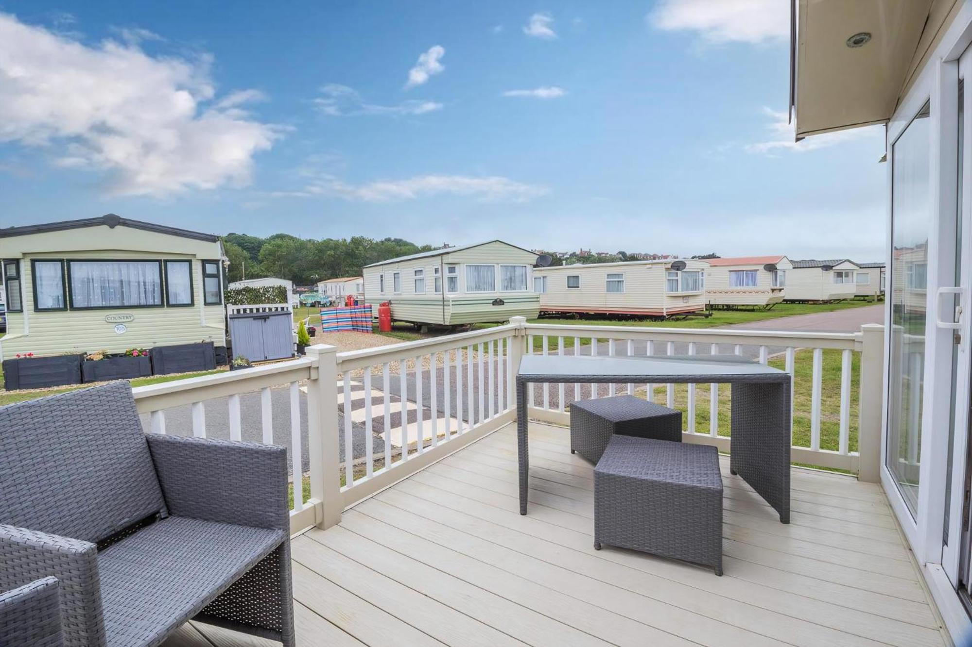 Beautiful 6 Berth Caravan By The Beach In Suffolk Ref 40076Nd Lowestoft Kültér fotó