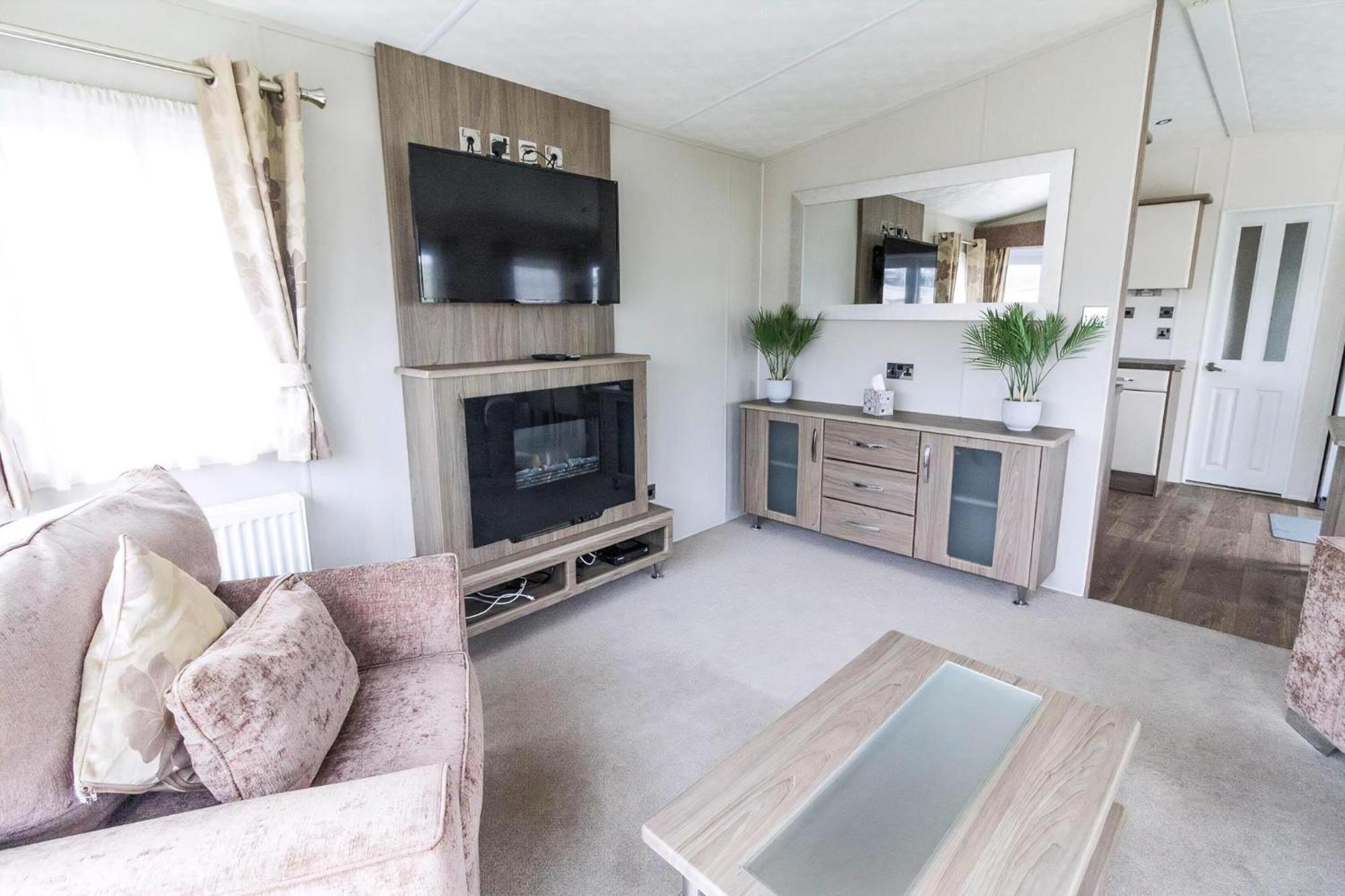 Beautiful 6 Berth Caravan By The Beach In Suffolk Ref 40076Nd Lowestoft Kültér fotó