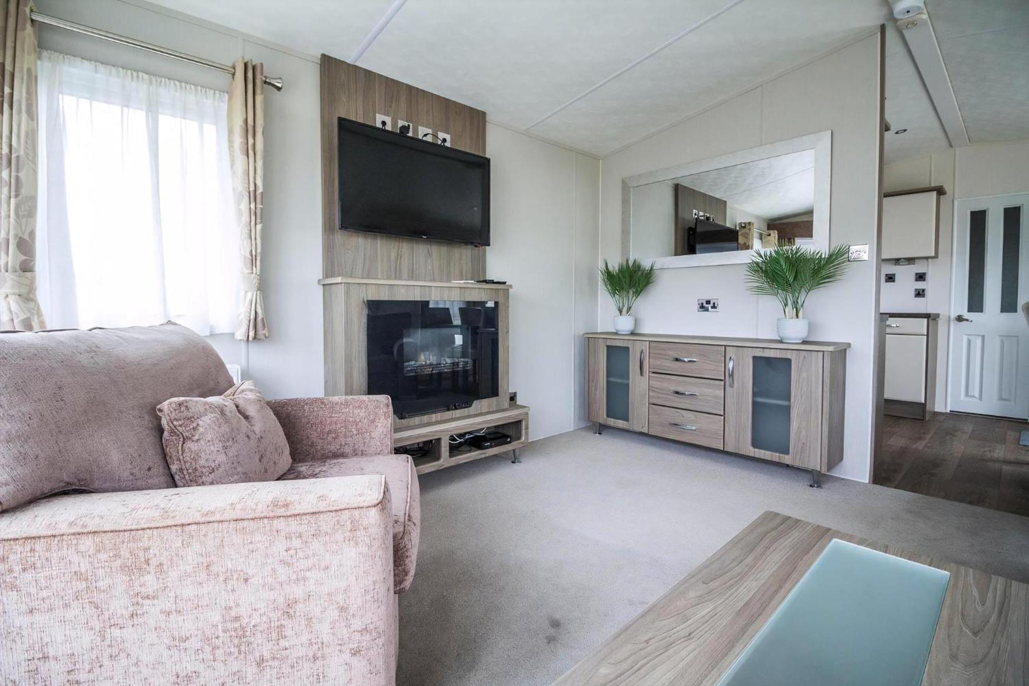 Beautiful 6 Berth Caravan By The Beach In Suffolk Ref 40076Nd Lowestoft Kültér fotó